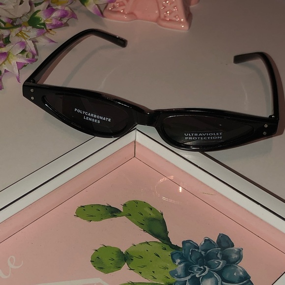 Black thin retro cat eye sunglasses fashion nova - Picture 4 of 4